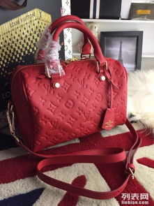 廠家批發(fā)招募微信代理，優(yōu)質(zhì)服裝、鞋帽、箱包、首飾貨源等你來(lái)拿